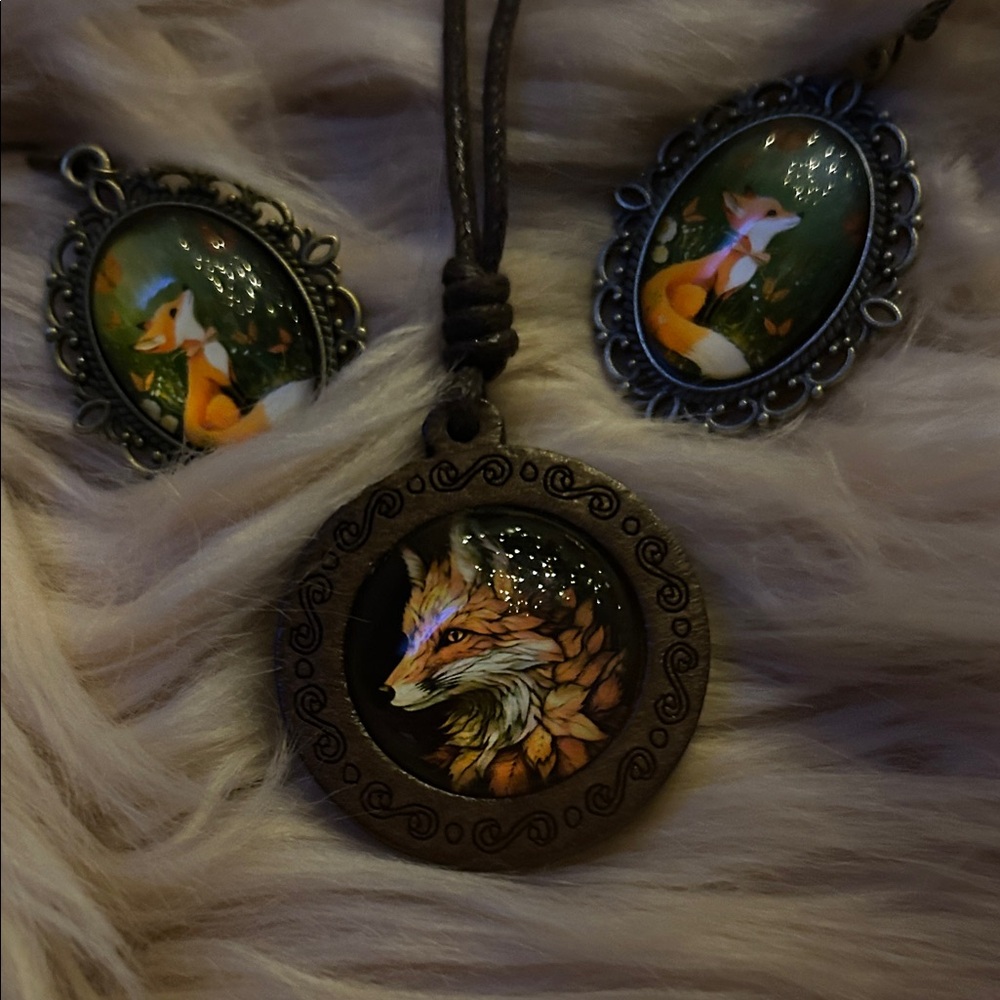 Elegant Fox Pendant Necklace in Brown and Gold